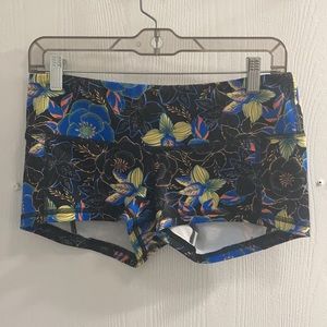 Medium LRC Fleo shorts